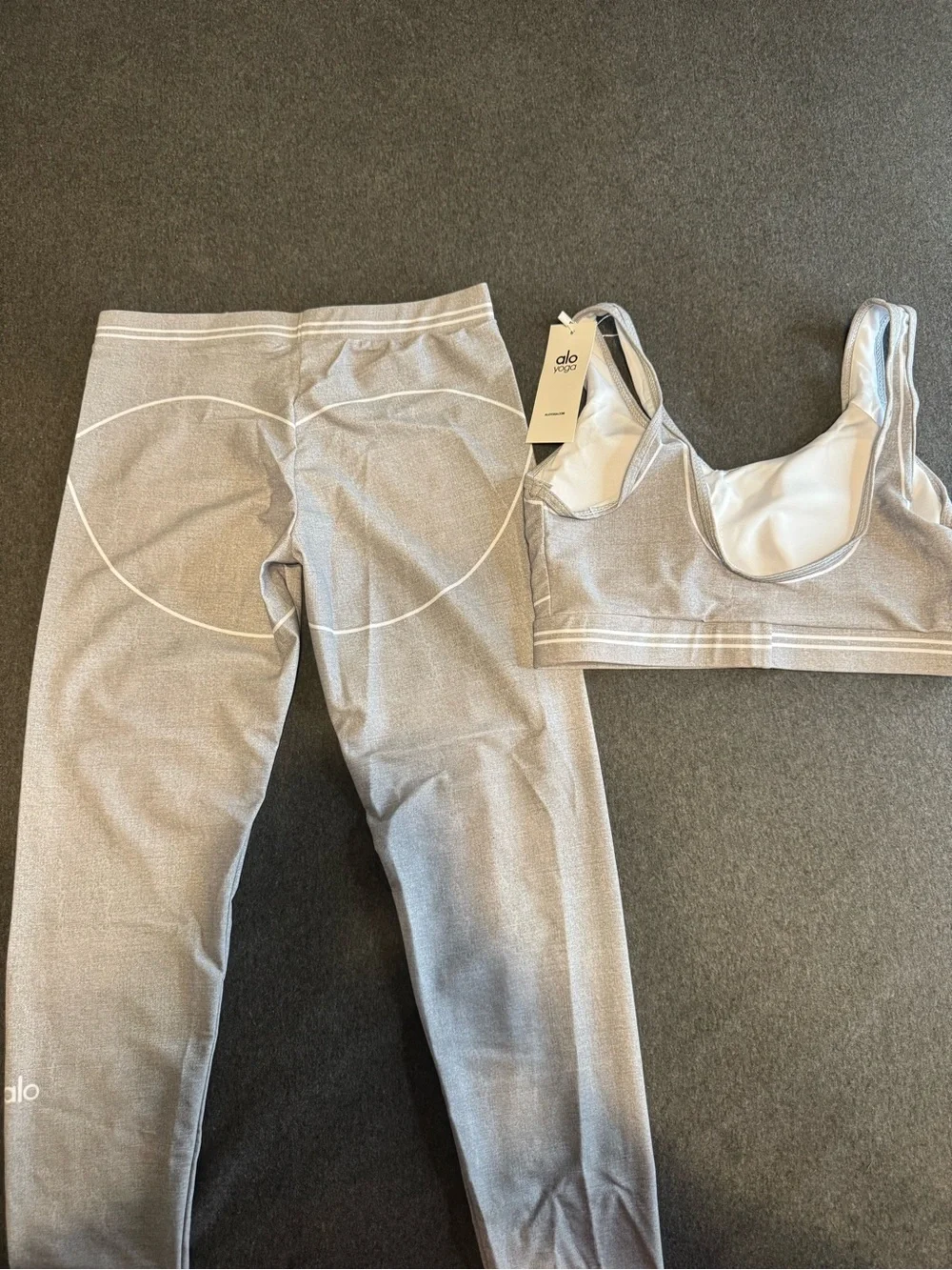 ALO Yoga Light Gray Seamless Leggings & Sports Bra Set